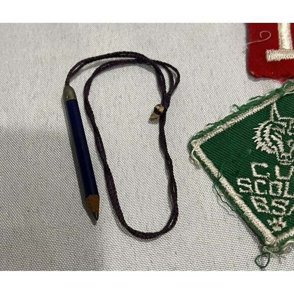 Mixed Lot of Boy Scout Cub Scout BSA Memorabilia 70’s- Patches Pins Pencil - Picture 6 of 6